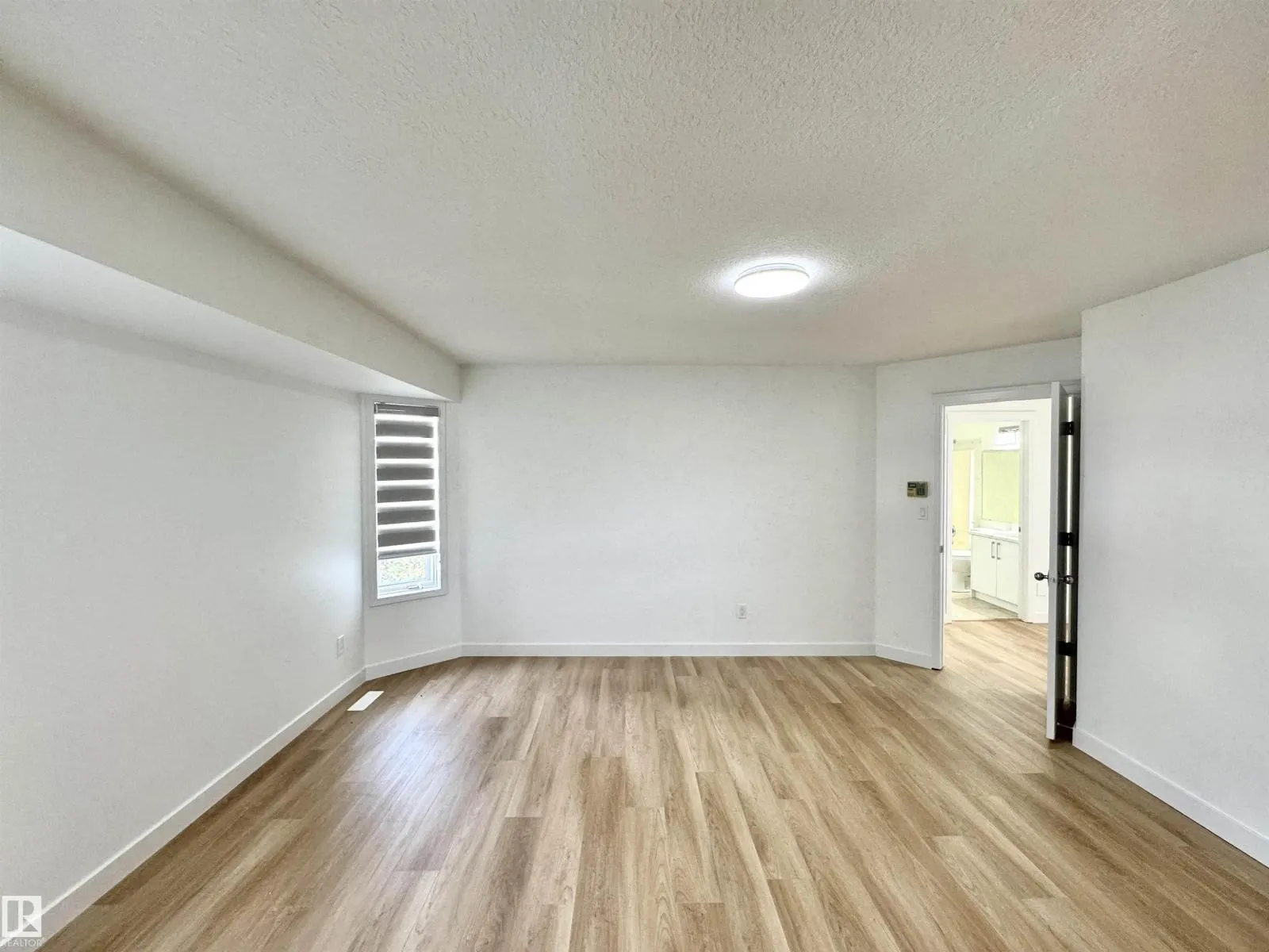 2908 44A AV NW