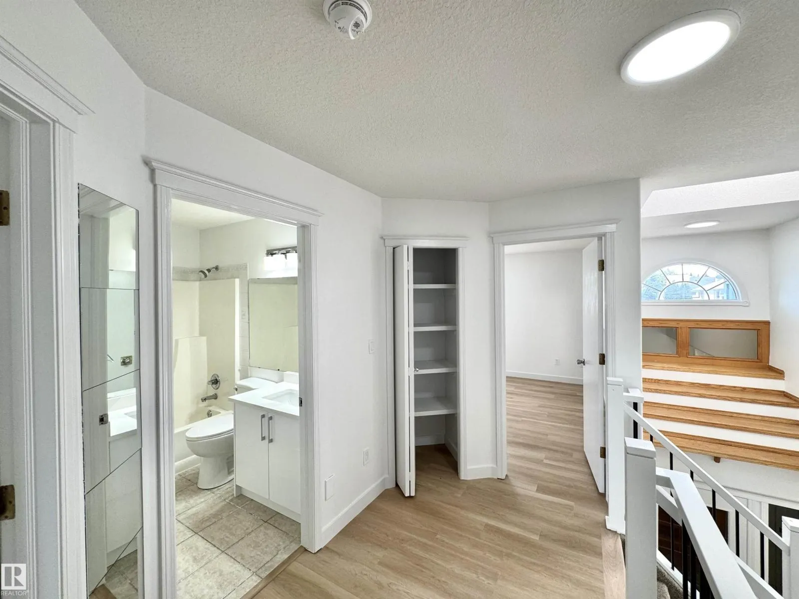 2908 44A AV NW