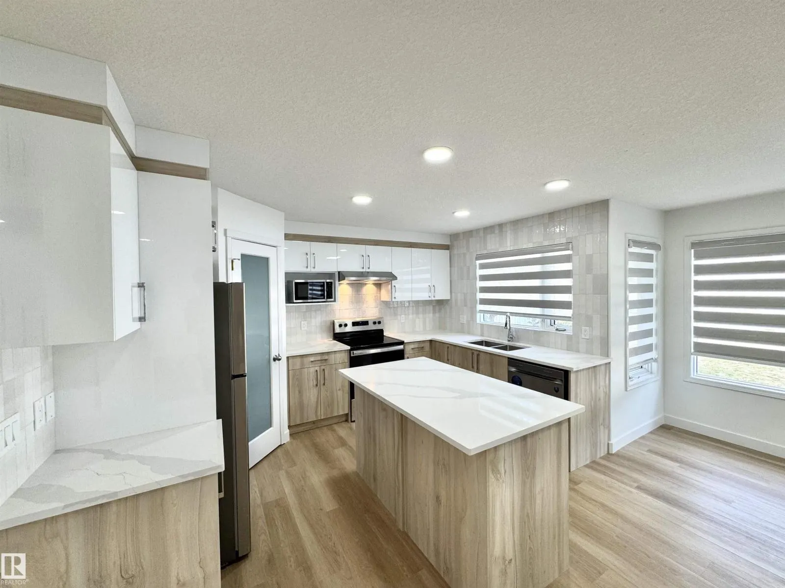 2908 44A AV NW