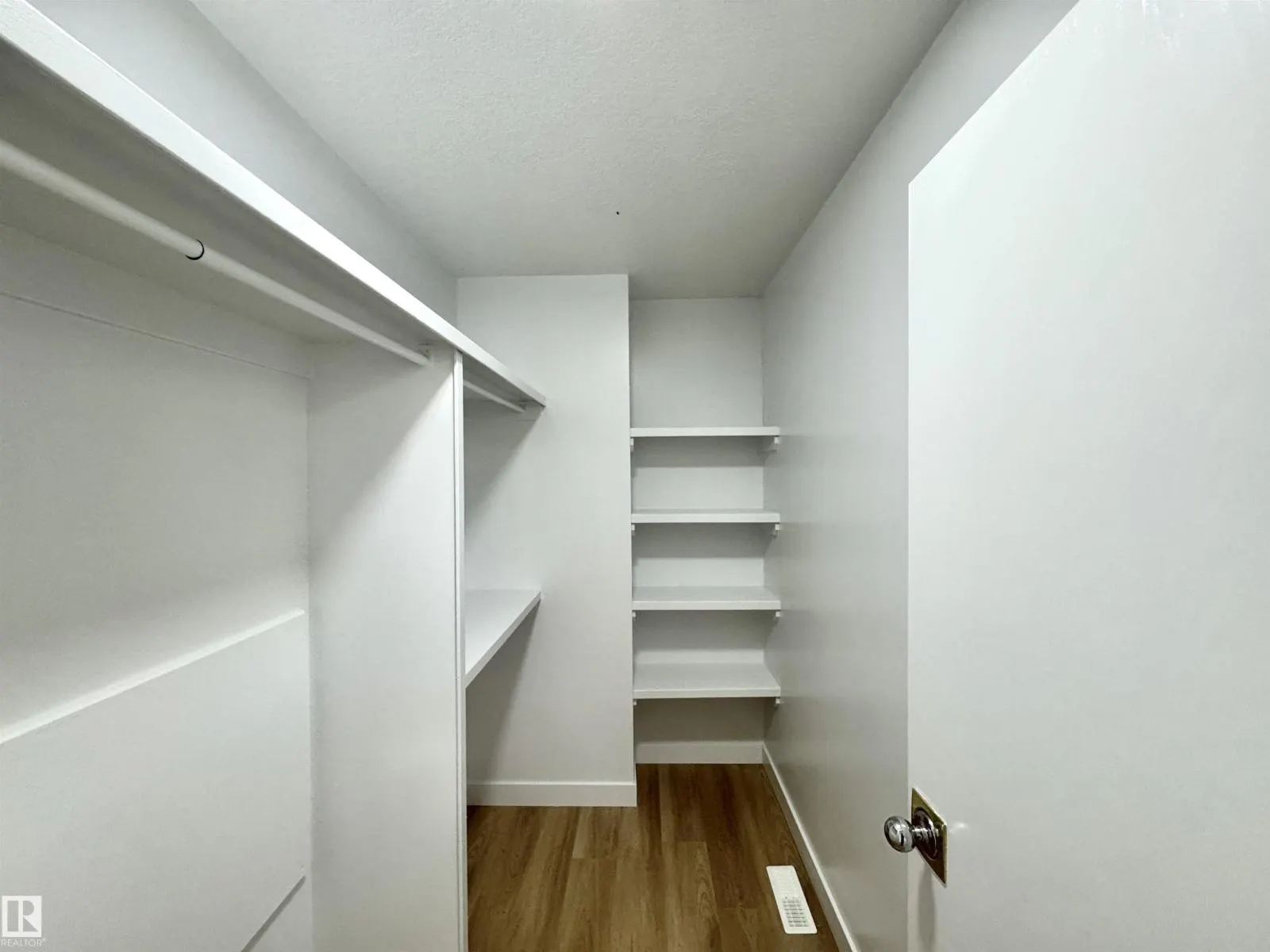 2908 44A AV NW