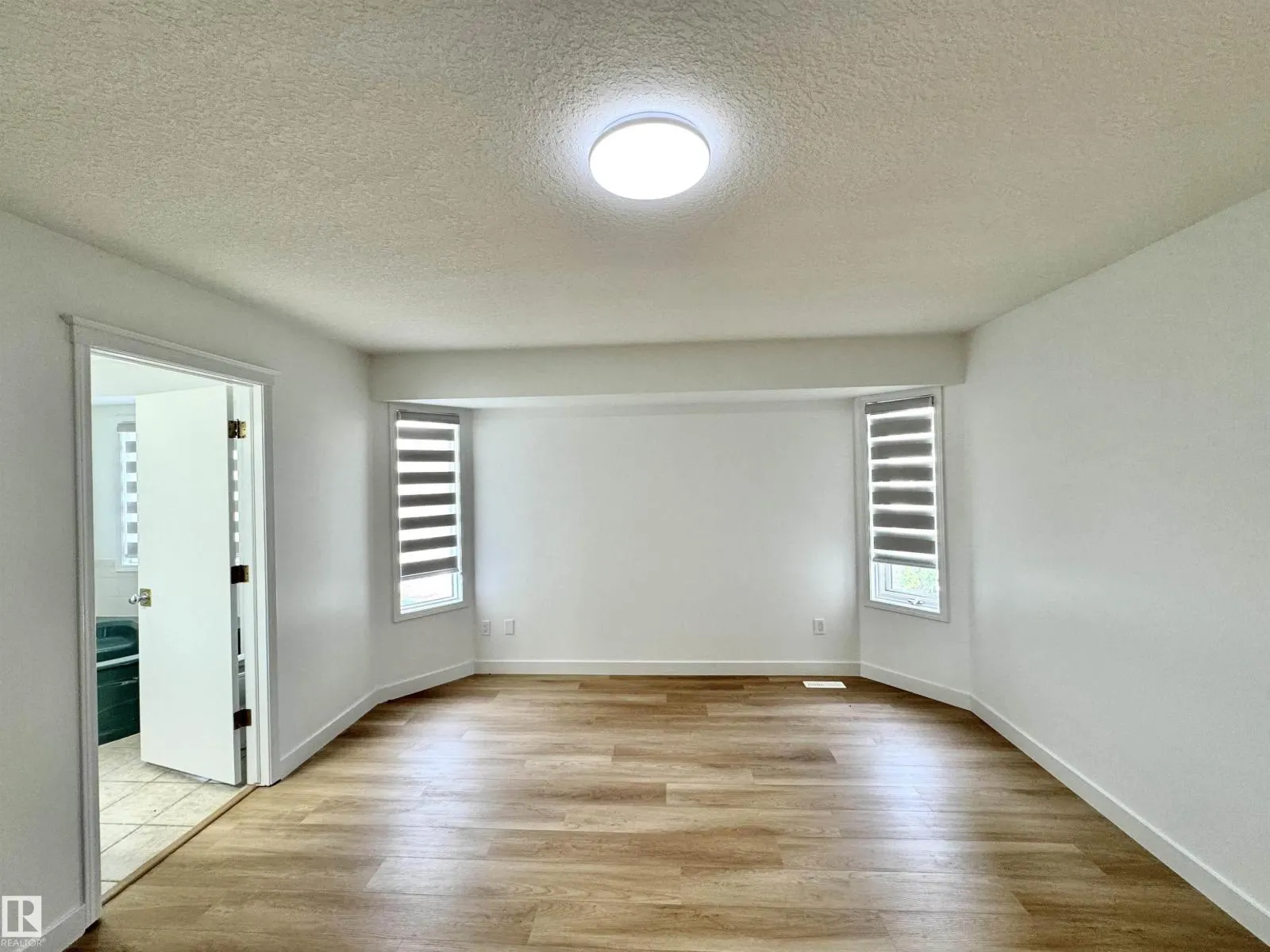 2908 44A AV NW