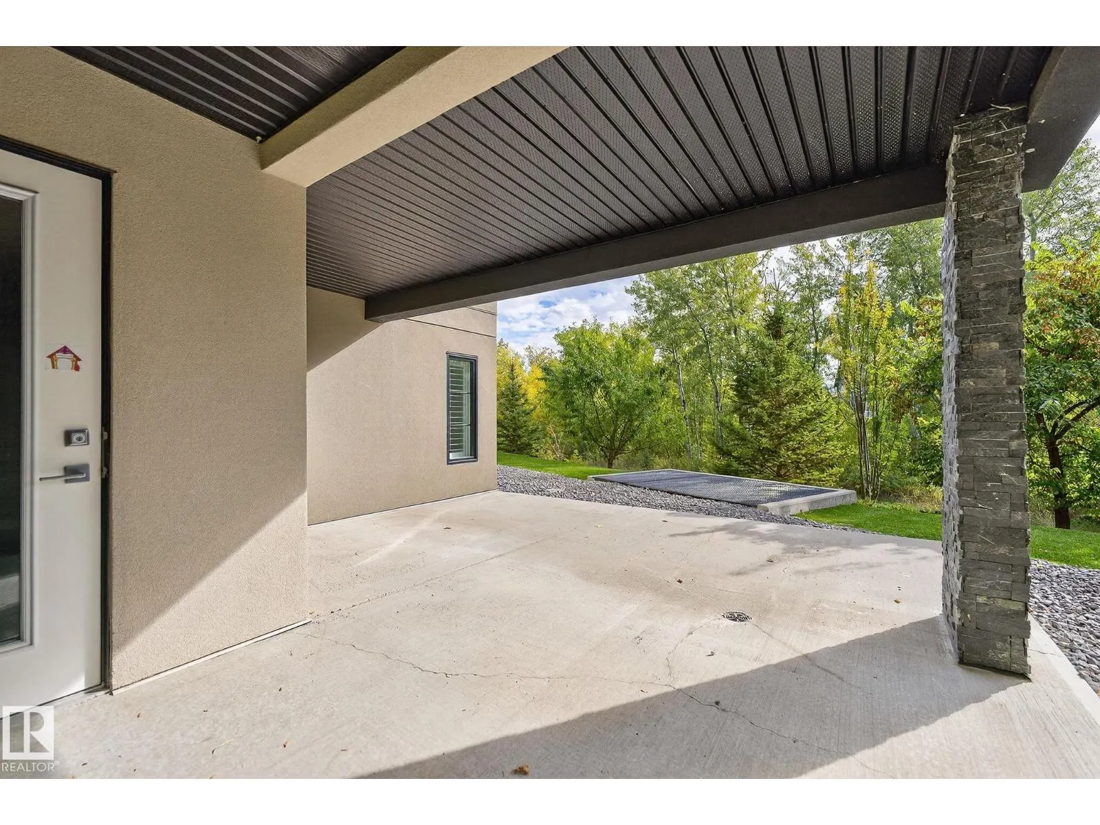 #102 5029 EDGEMONT BV NW