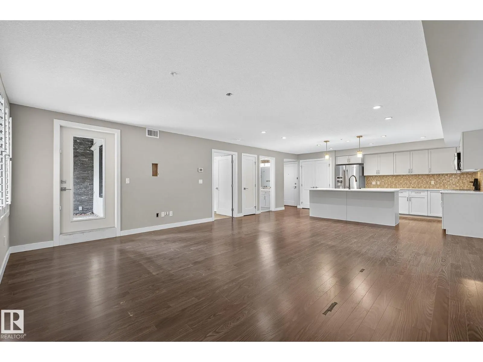 #102 5029 EDGEMONT BV NW