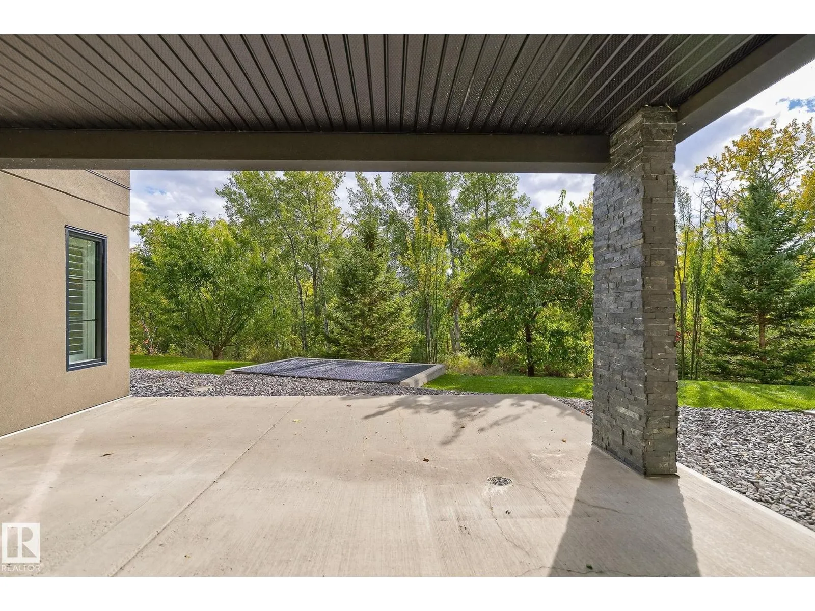 #102 5029 EDGEMONT BV NW