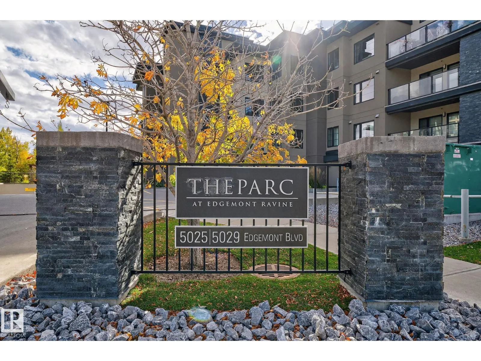 #102 5029 EDGEMONT BV NW
