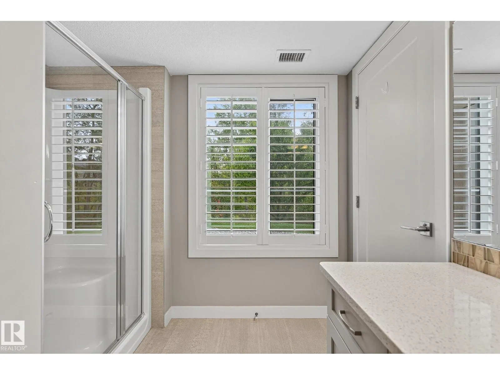 #102 5029 EDGEMONT BV NW