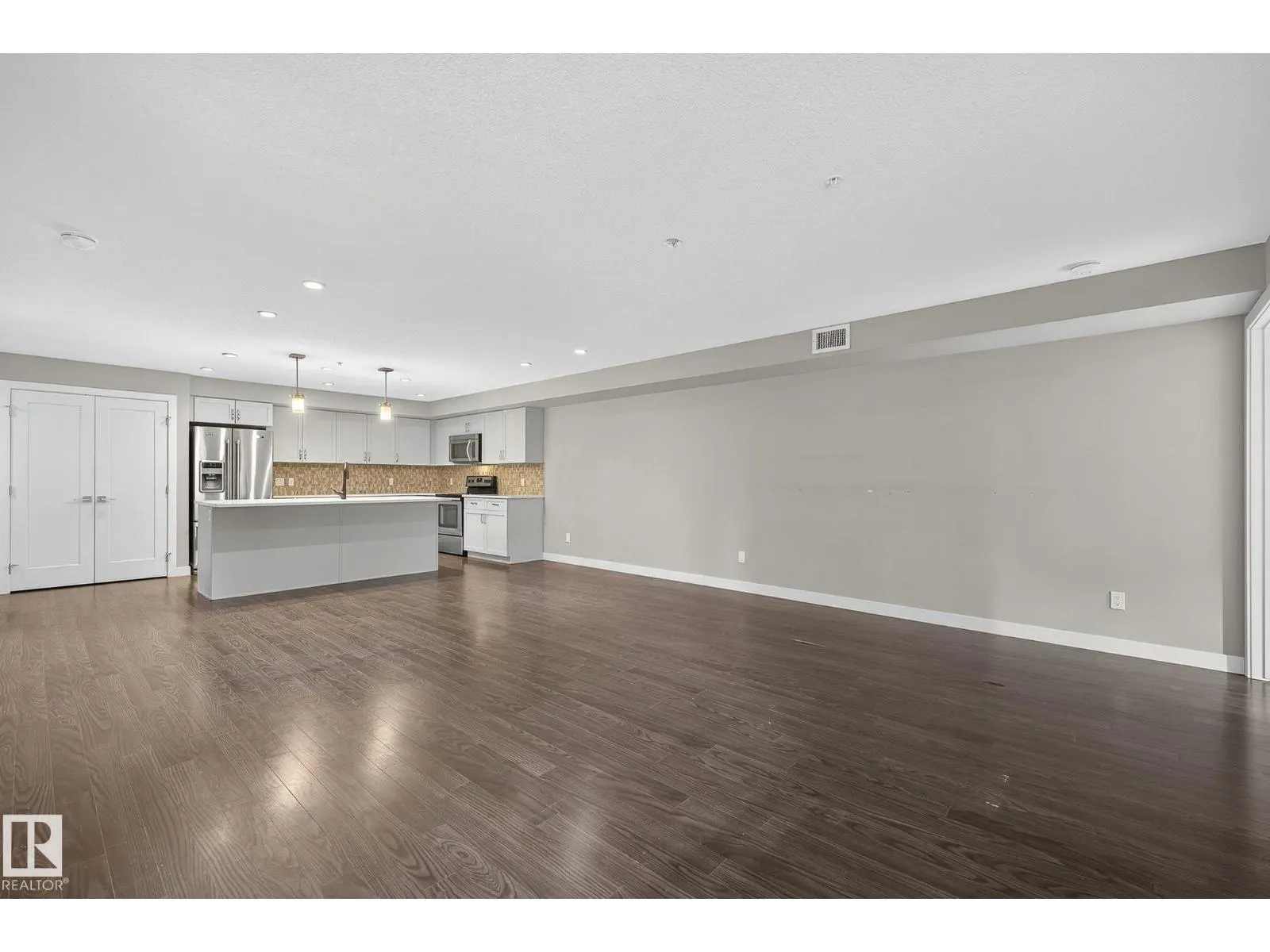 #102 5029 EDGEMONT BV NW