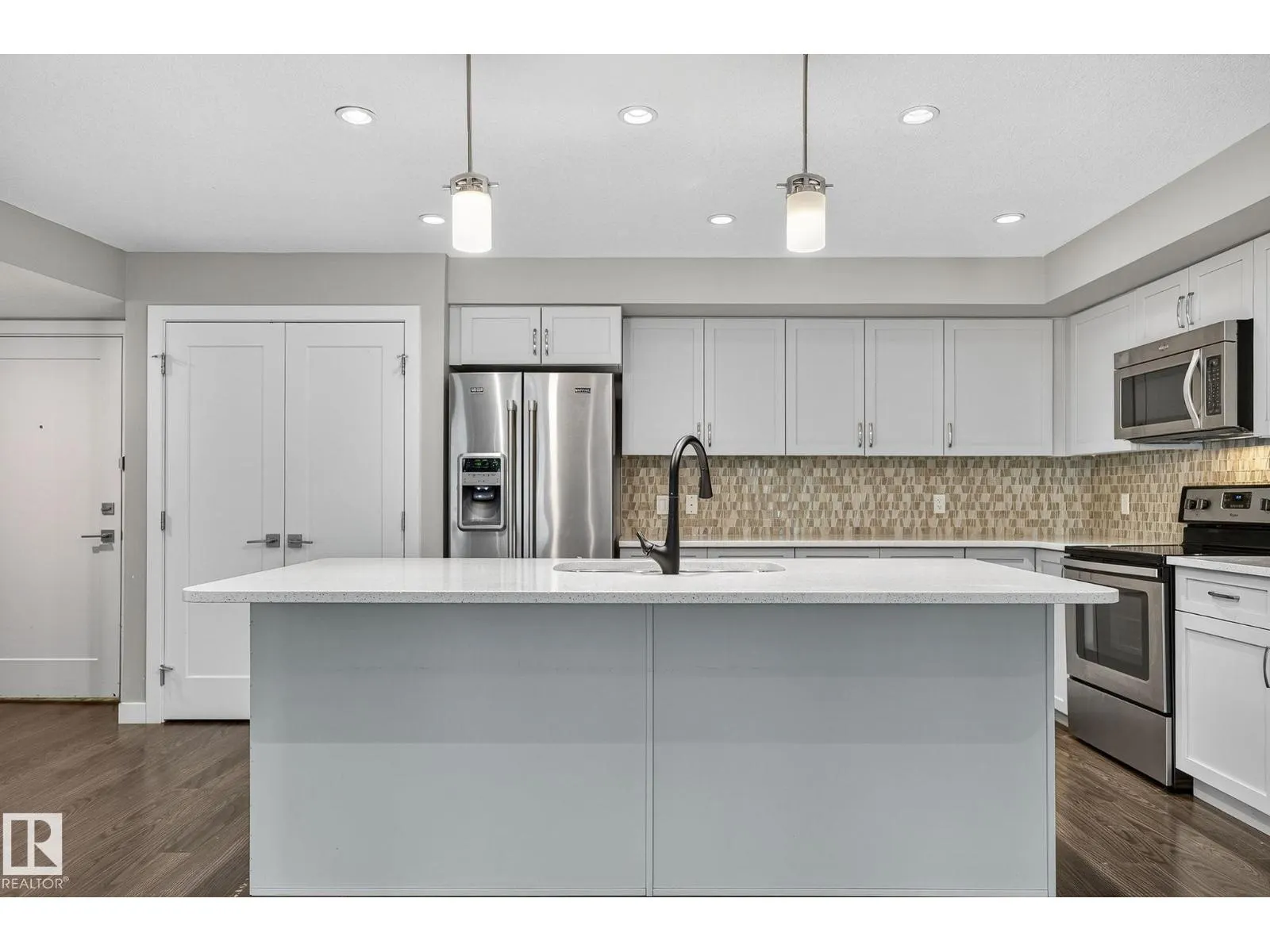 #102 5029 EDGEMONT BV NW