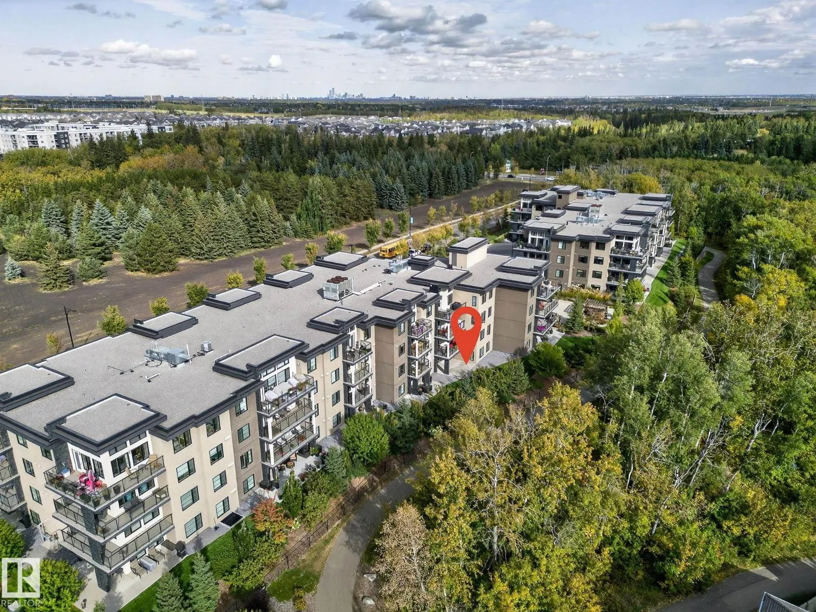 #102 5029 EDGEMONT BV NW