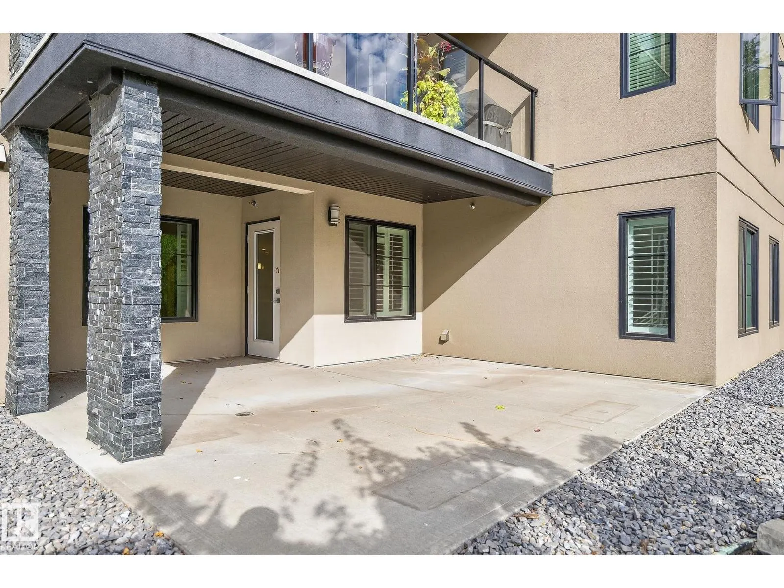 #102 5029 EDGEMONT BV NW