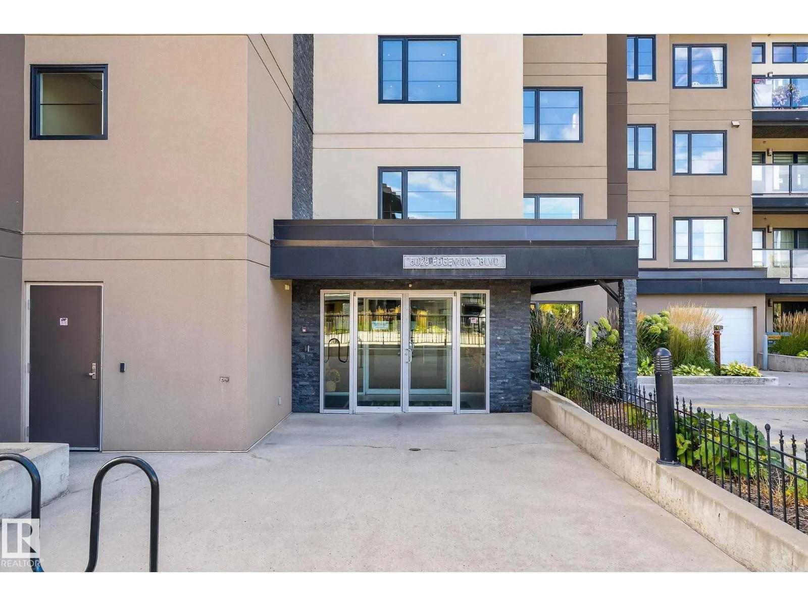 #102 5029 EDGEMONT BV NW