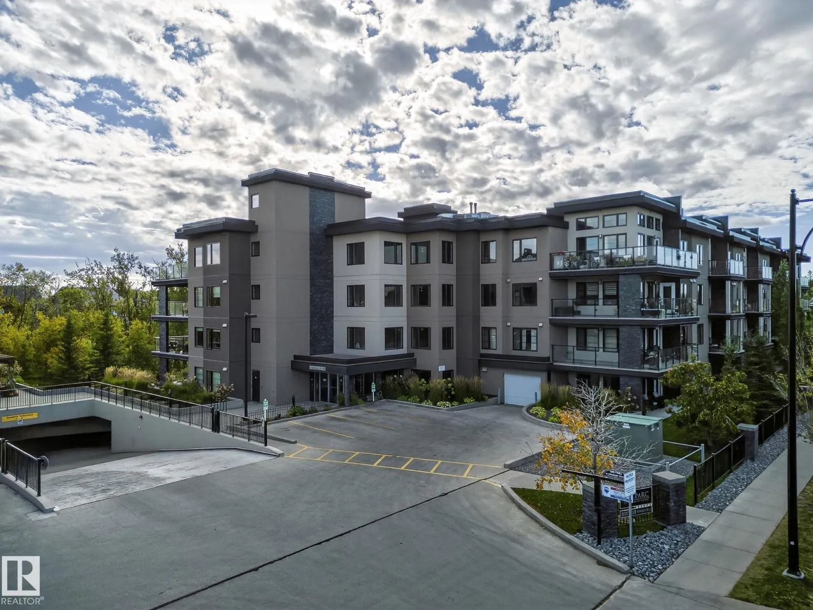 #102 5029 EDGEMONT BV NW