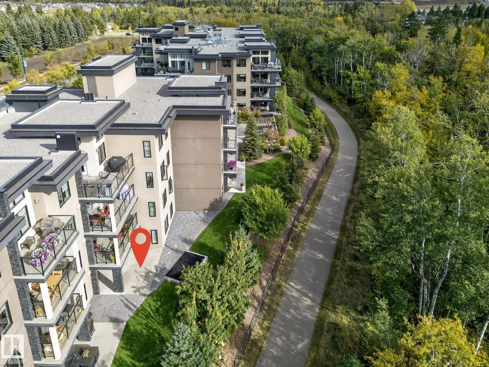 #102 5029 EDGEMONT BV NW