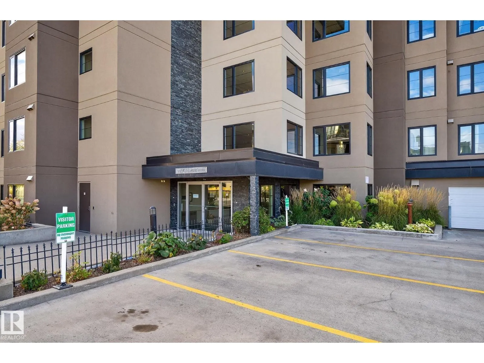#102 5029 EDGEMONT BV NW