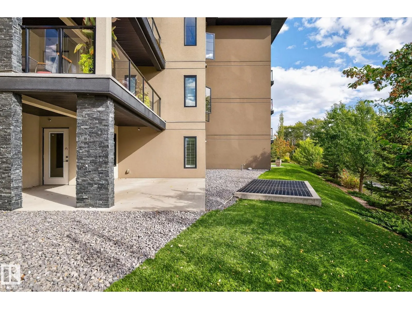 #102 5029 EDGEMONT BV NW
