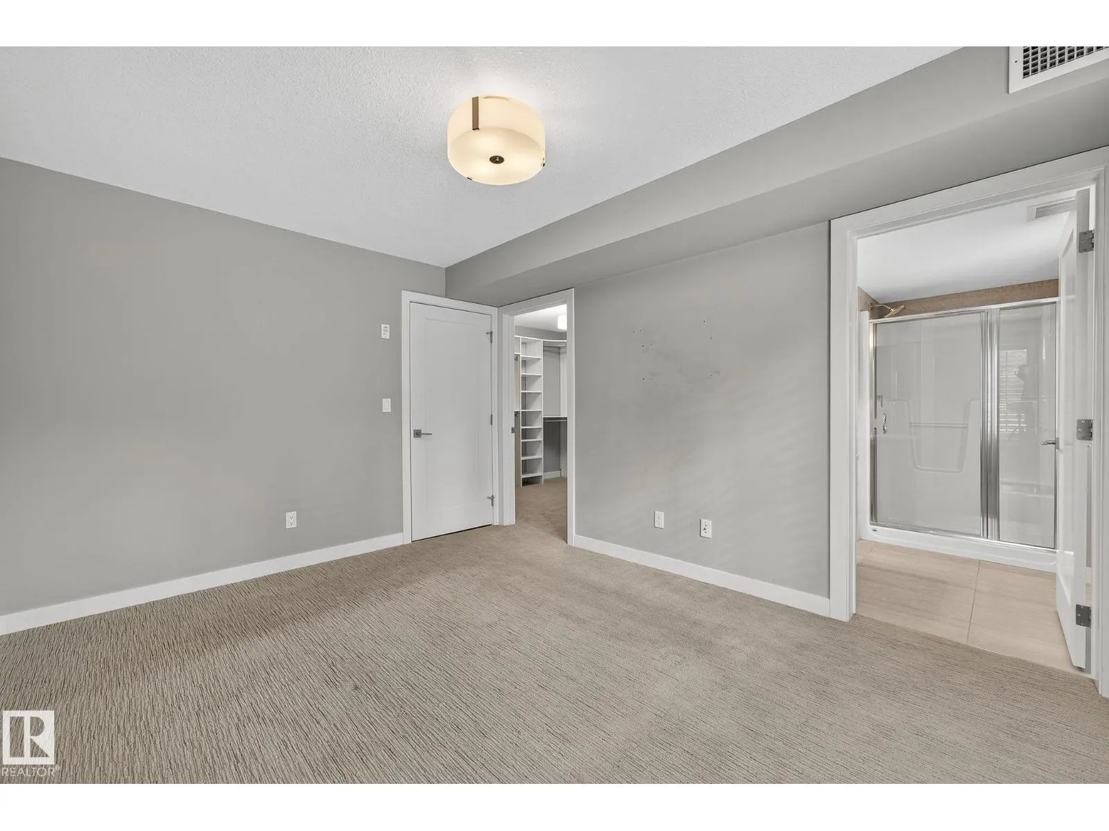 #102 5029 EDGEMONT BV NW