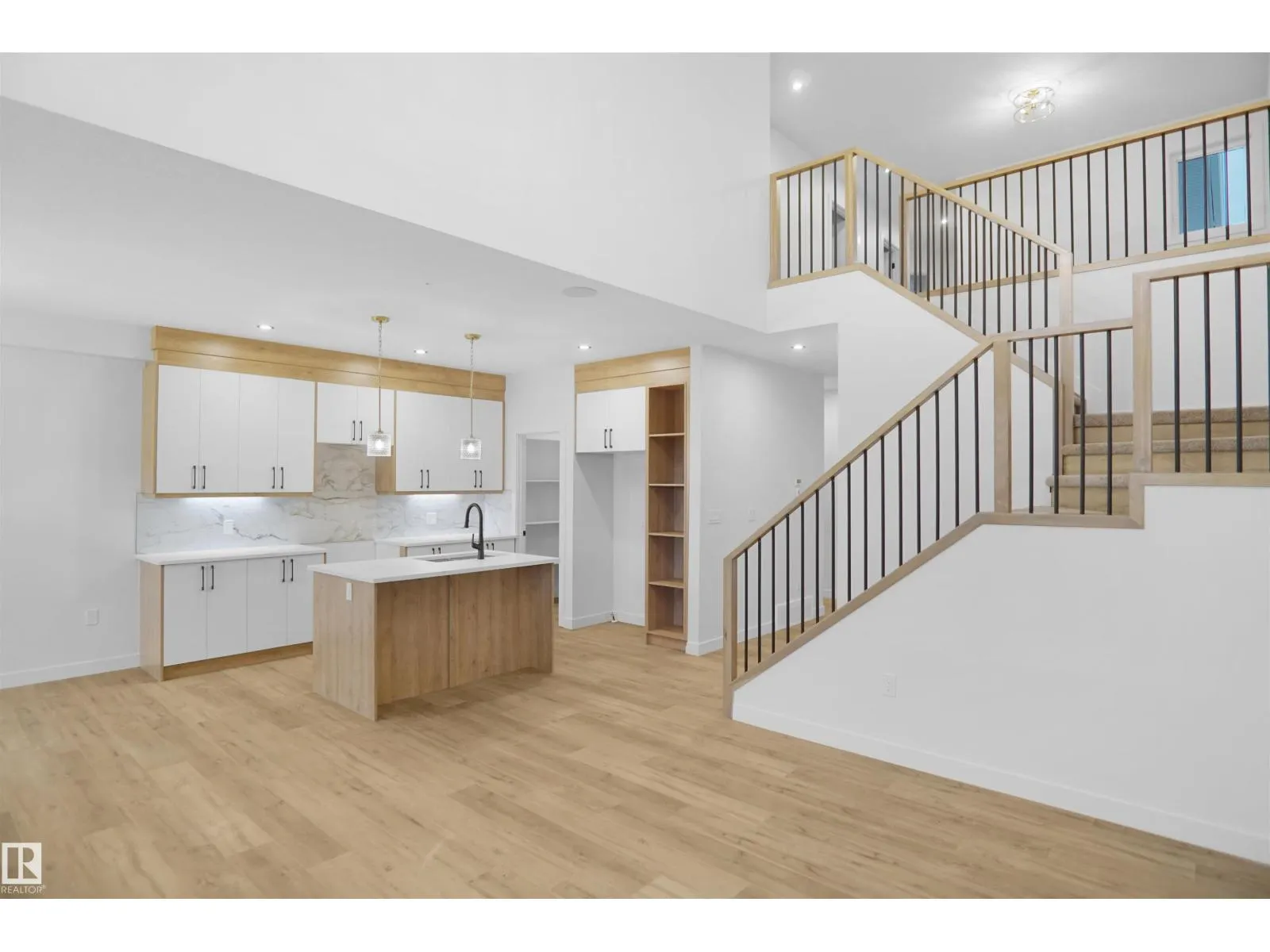 4 AXELWOOD CRESENT