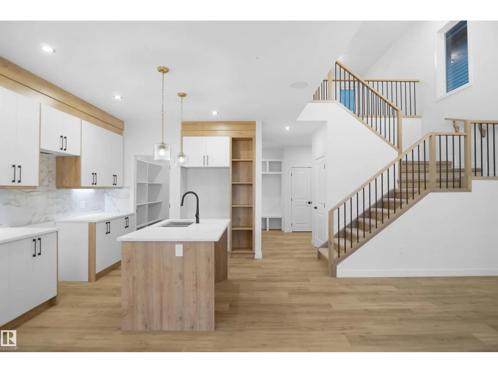 4 AXELWOOD CRESENT