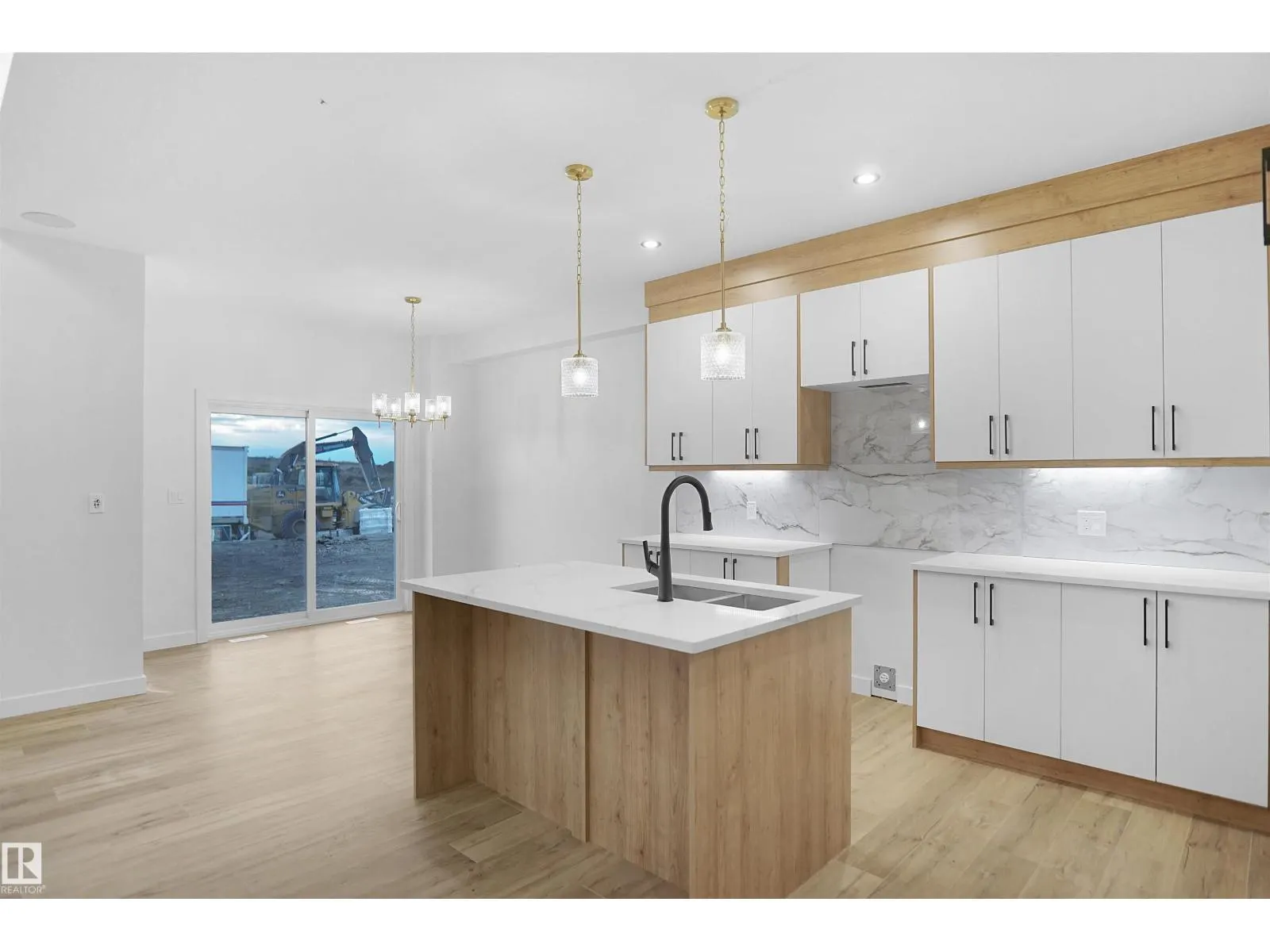 4 AXELWOOD CRESENT