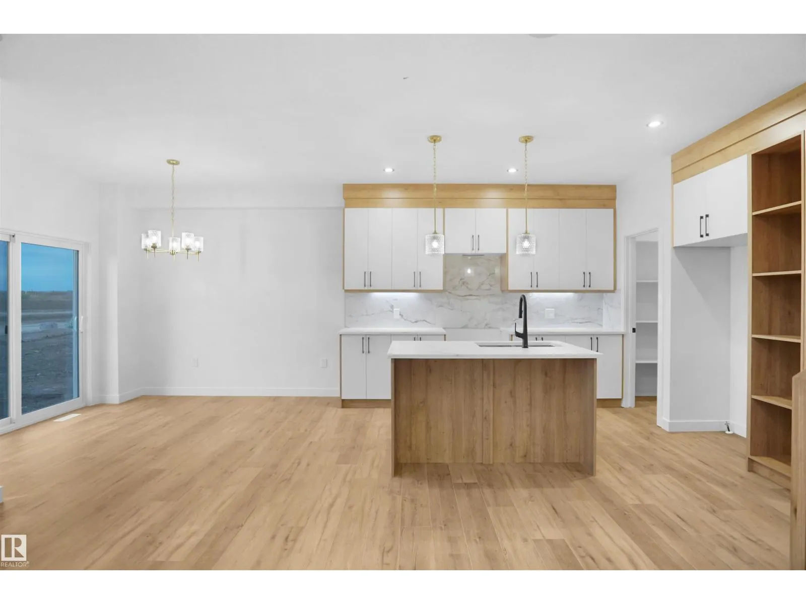 4 AXELWOOD CRESENT