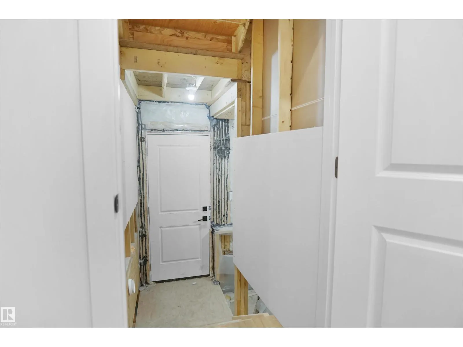 4 AXELWOOD CRESENT