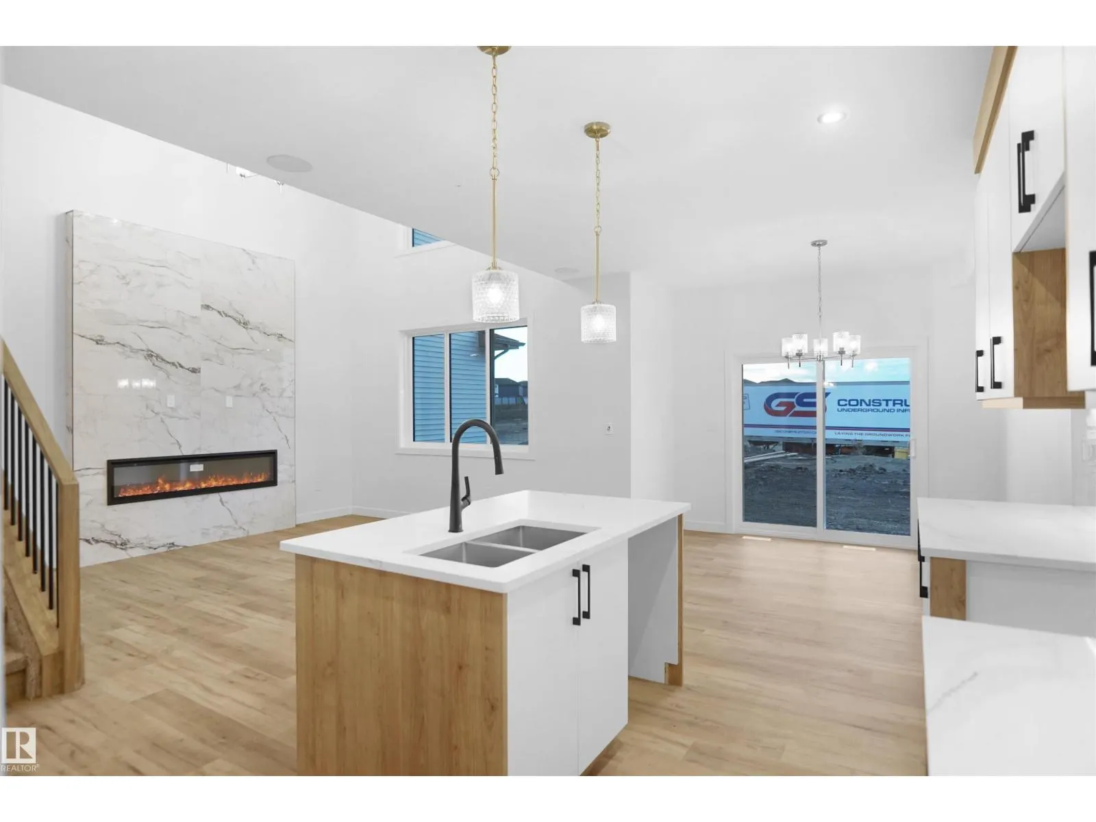 4 AXELWOOD CRESENT