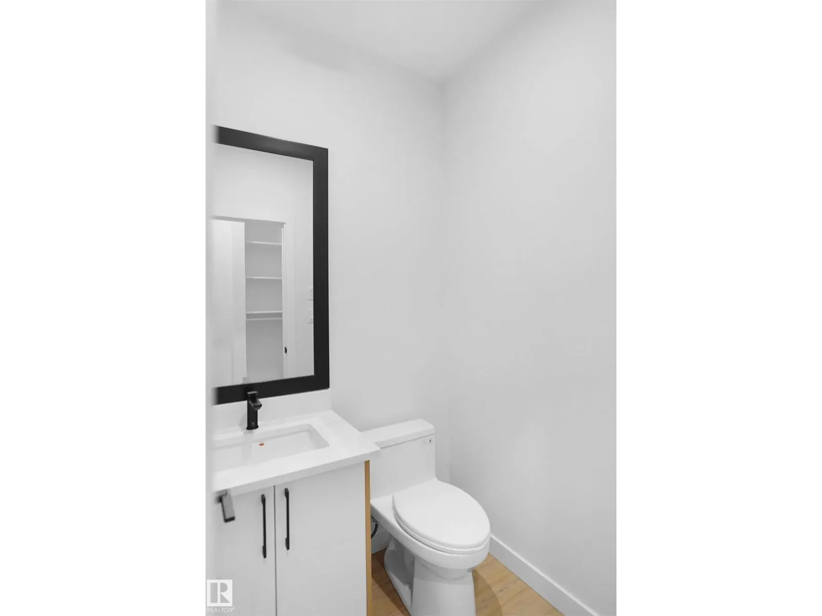 4 AXELWOOD CRESENT
