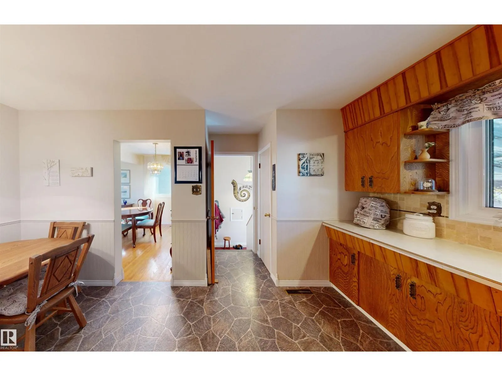 8428 54 ST NW