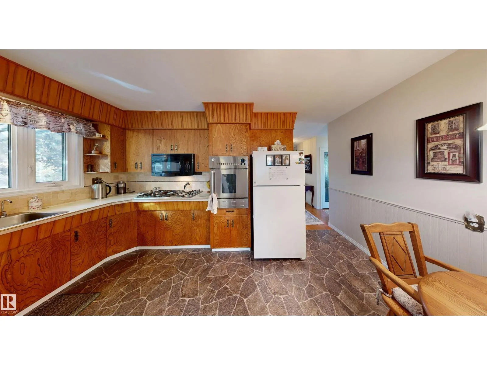 8428 54 ST NW