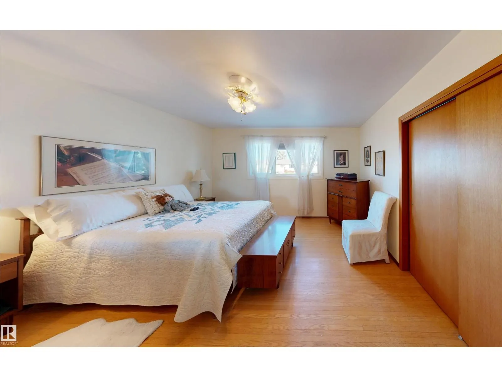 8428 54 ST NW