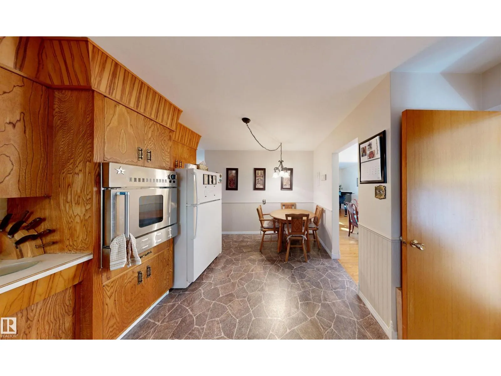 8428 54 ST NW