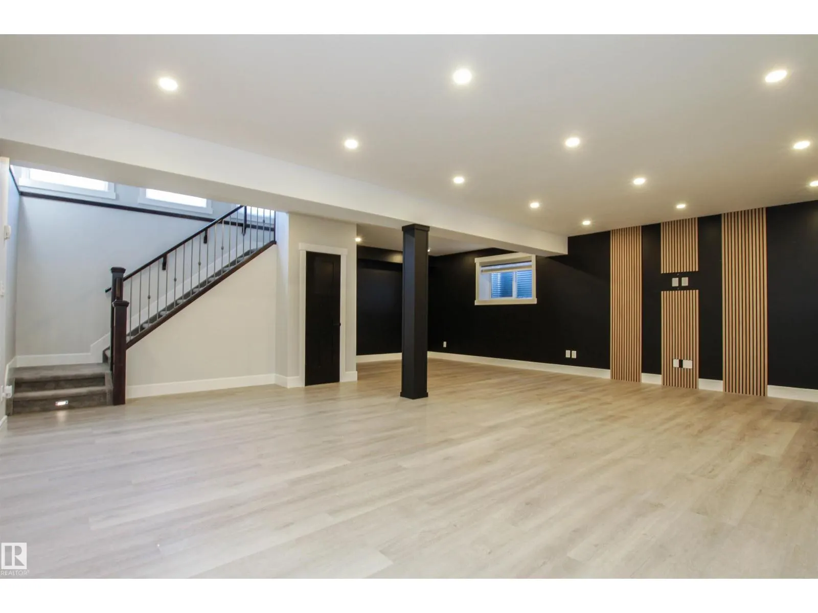 181 SANDALWOOD CR