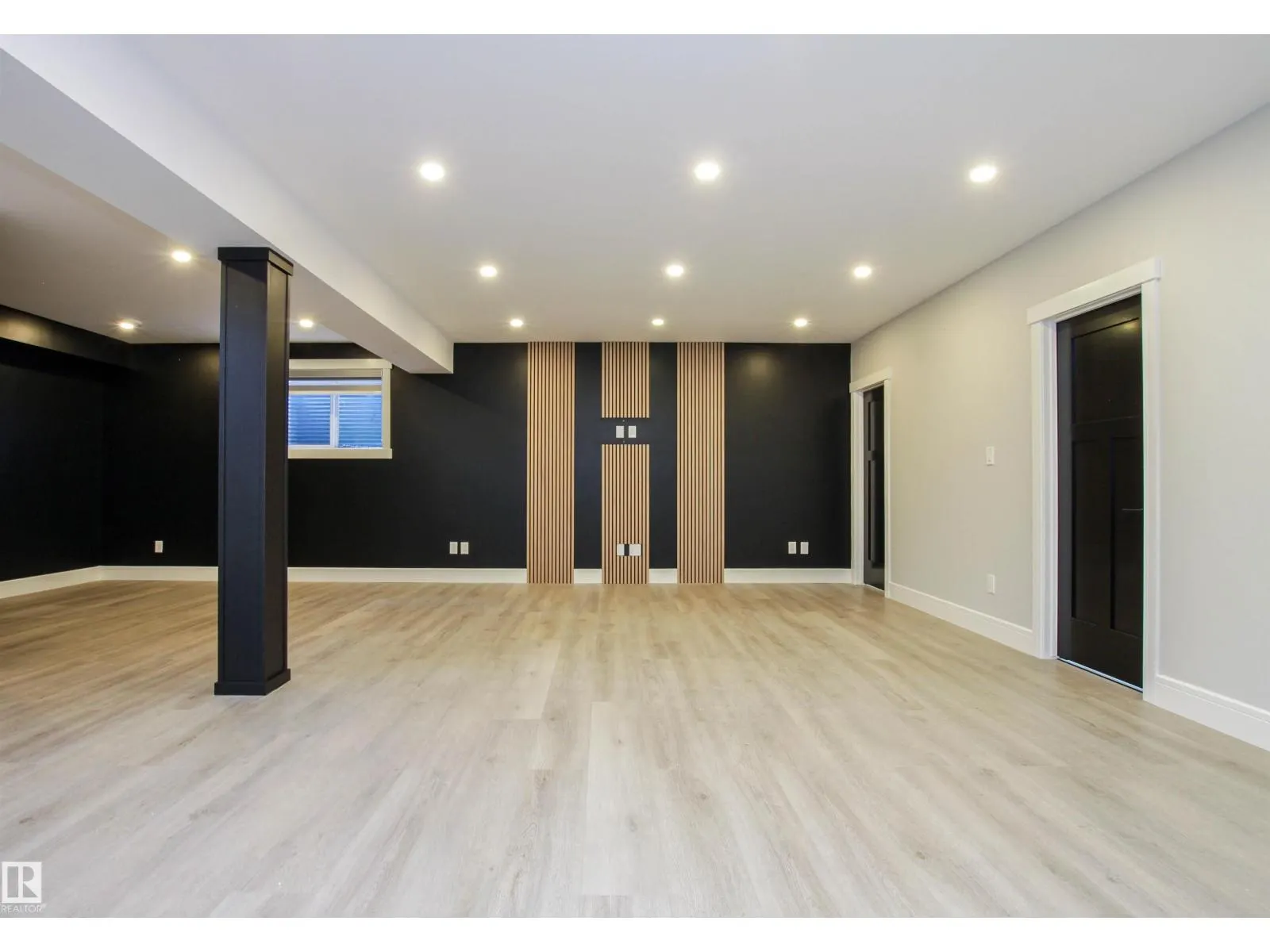 181 SANDALWOOD CR