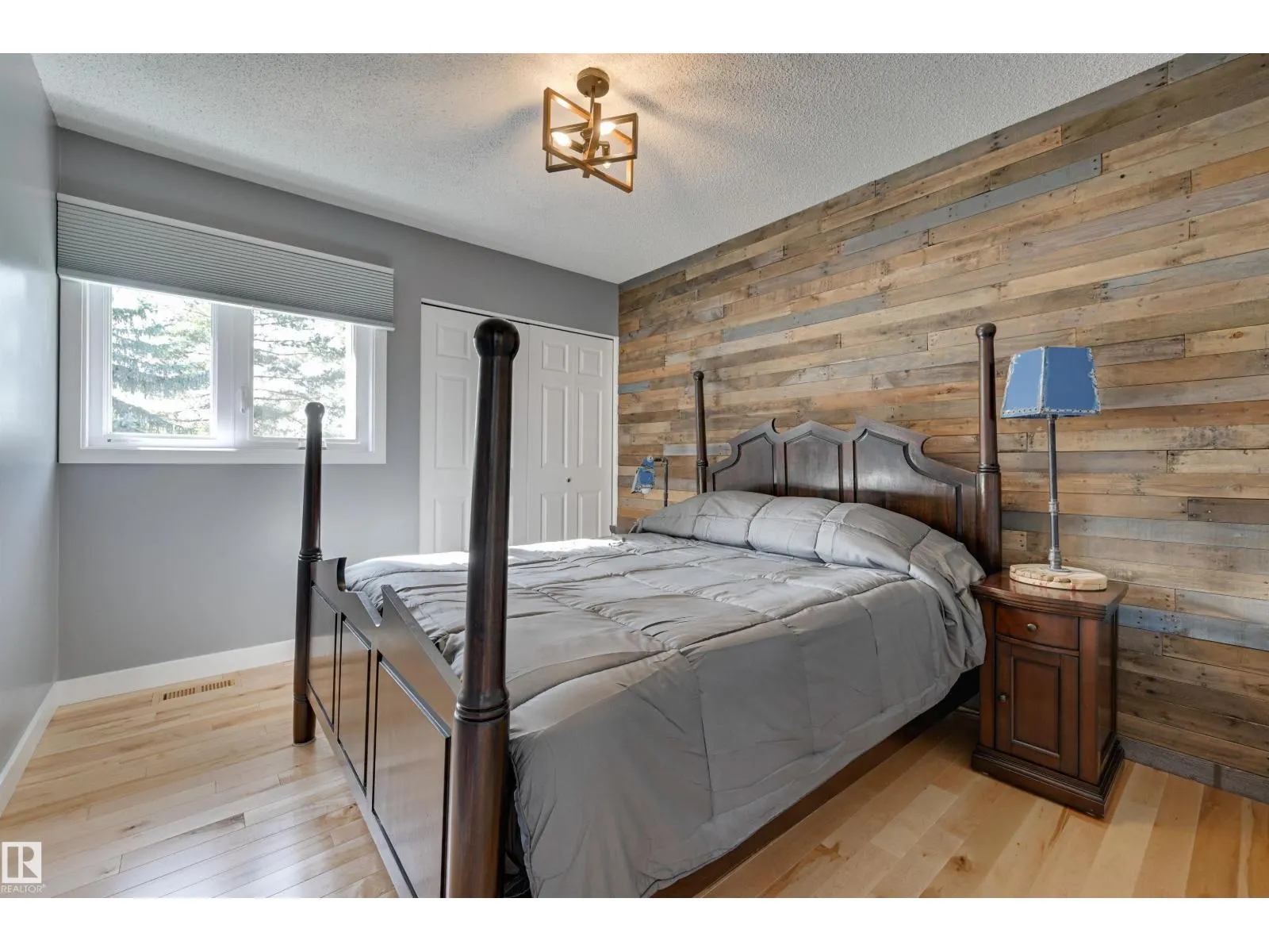 17623 53 AV NW