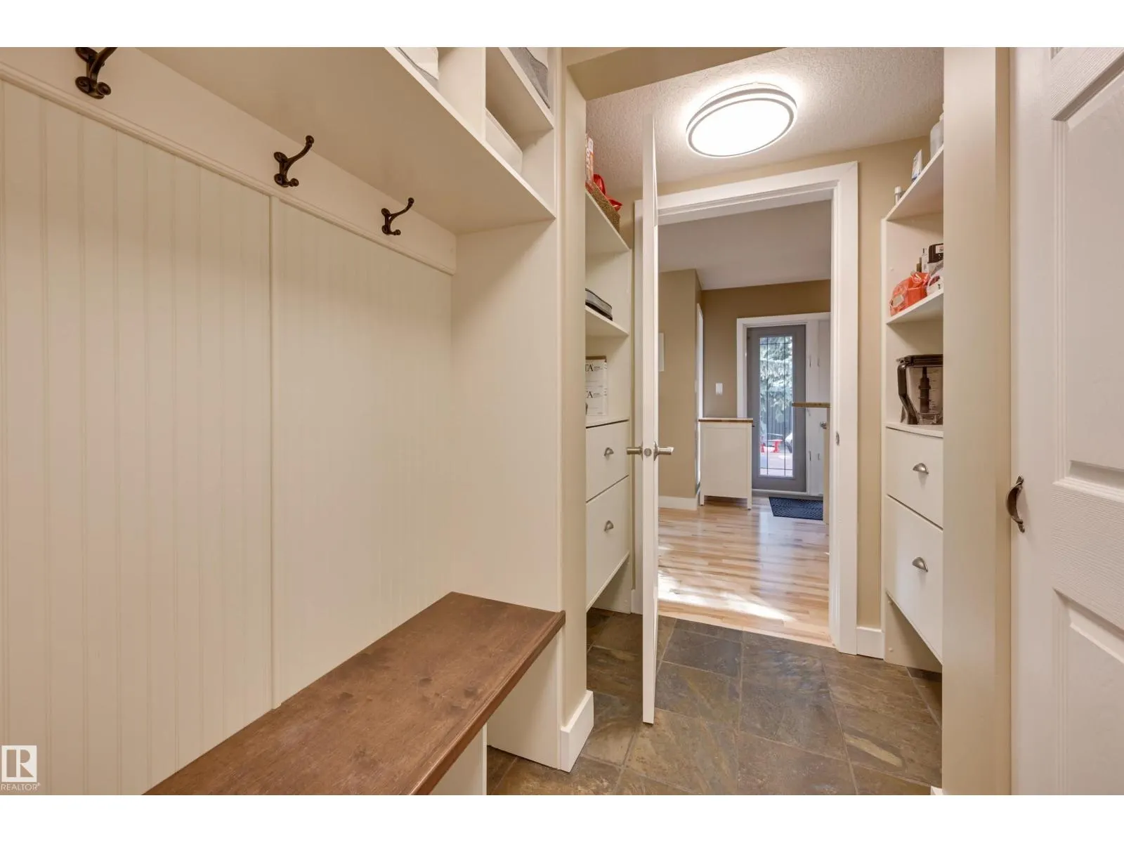 17623 53 AV NW