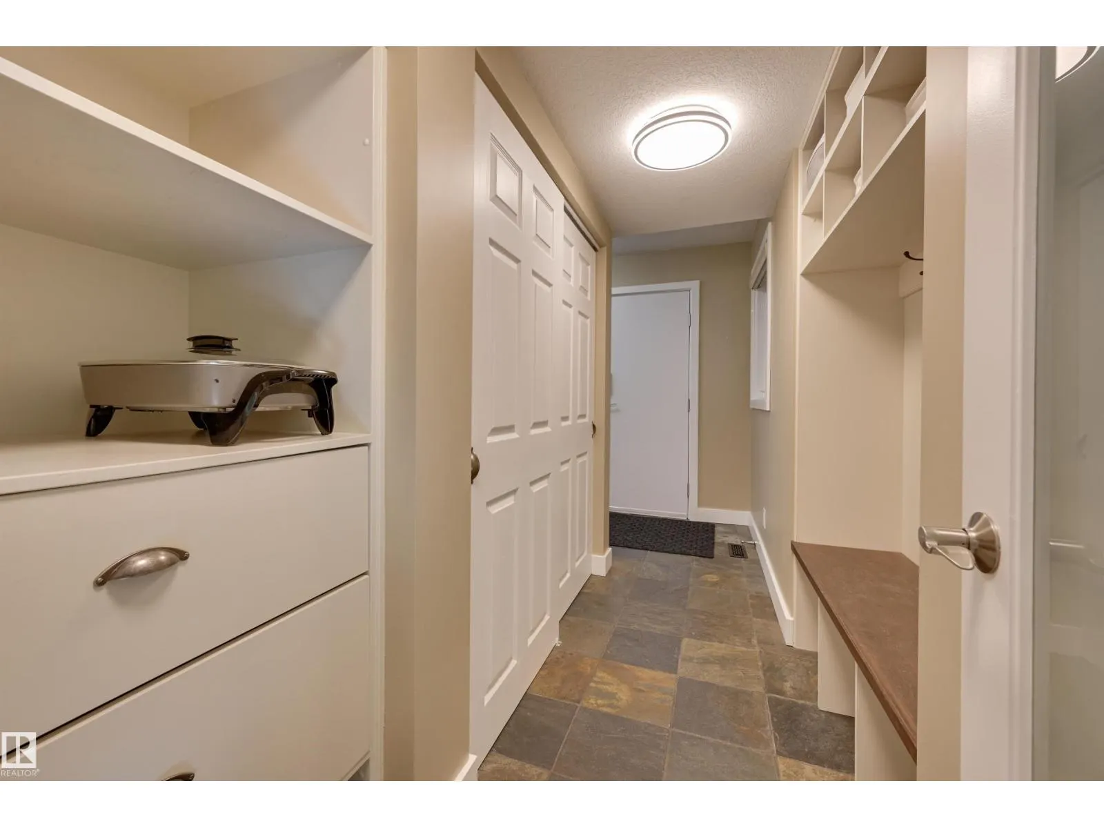 17623 53 AV NW
