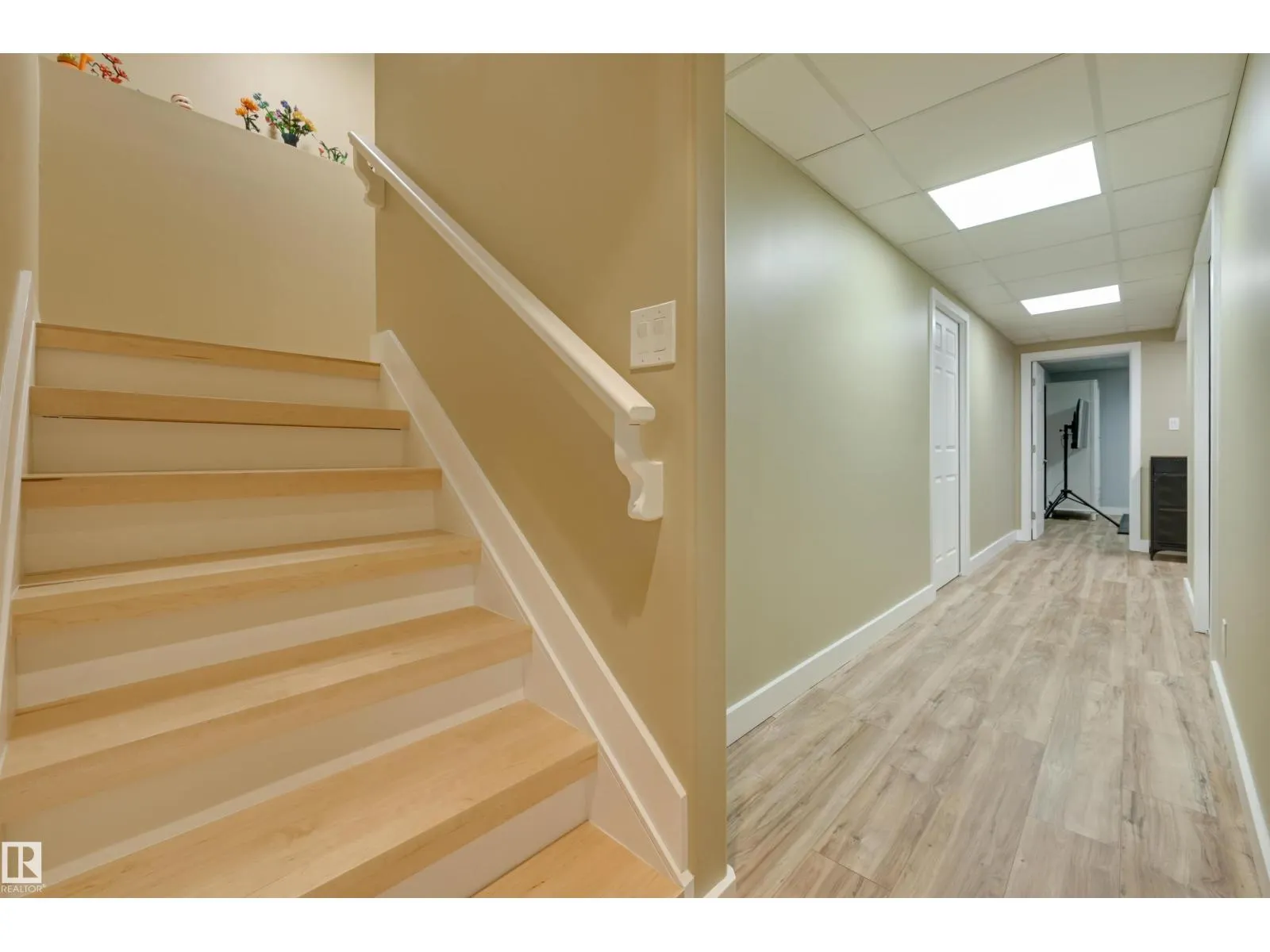 17623 53 AV NW