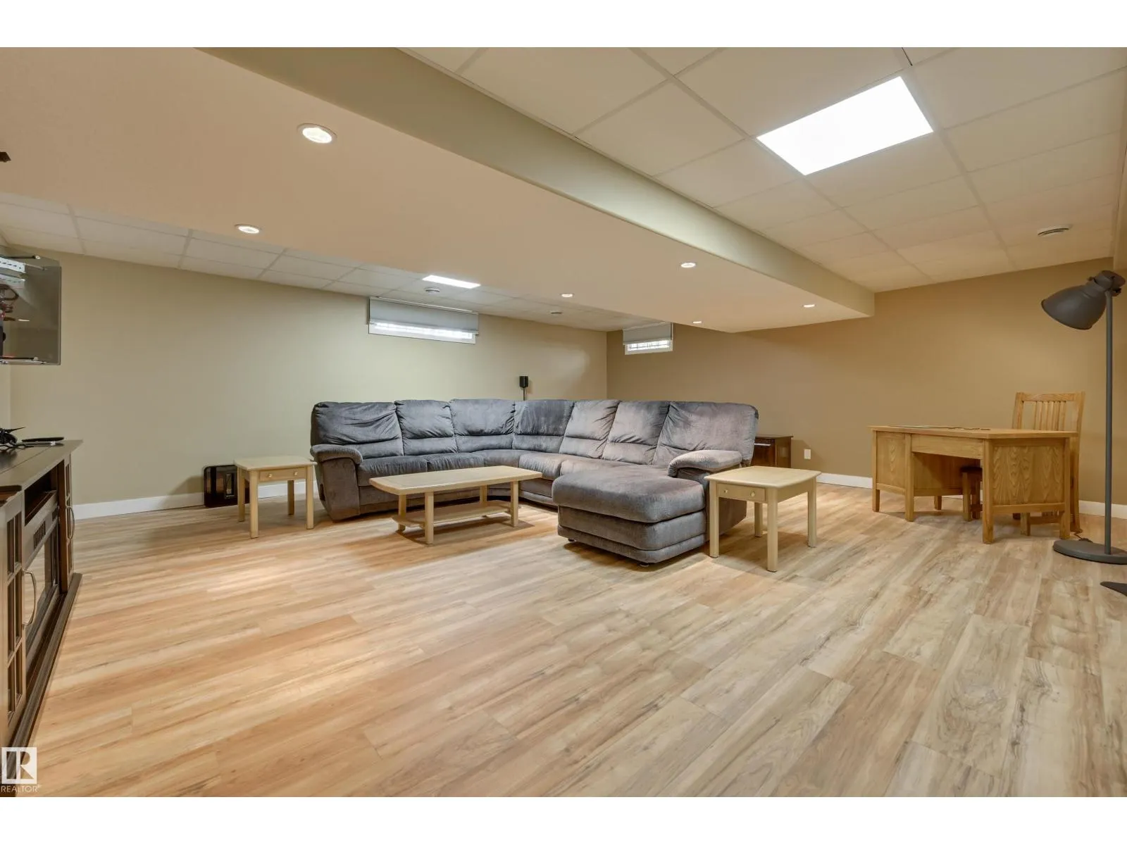 17623 53 AV NW