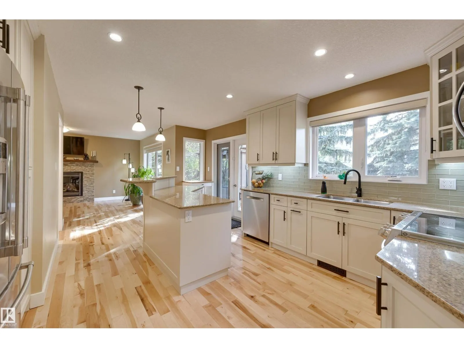 17623 53 AV NW