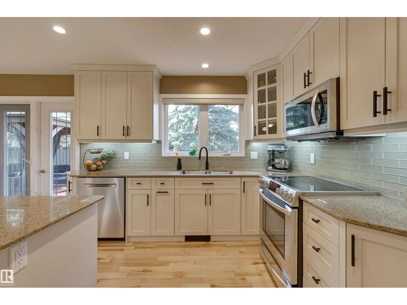 17623 53 AV NW