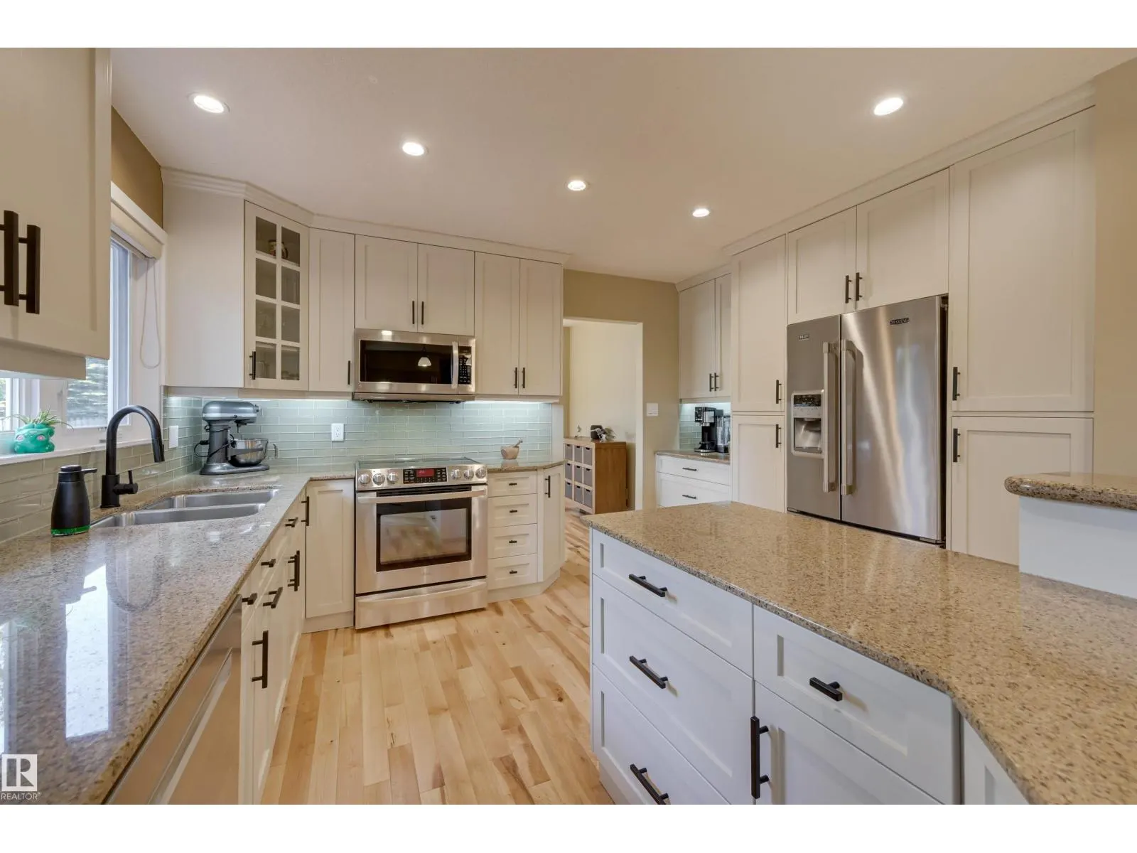 17623 53 AV NW
