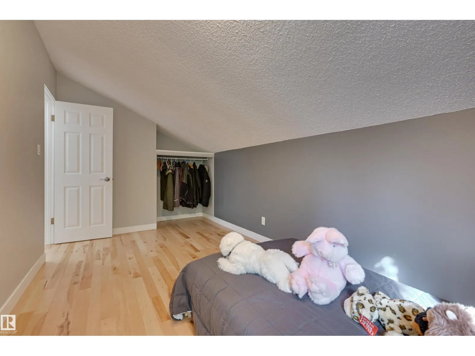 17623 53 AV NW