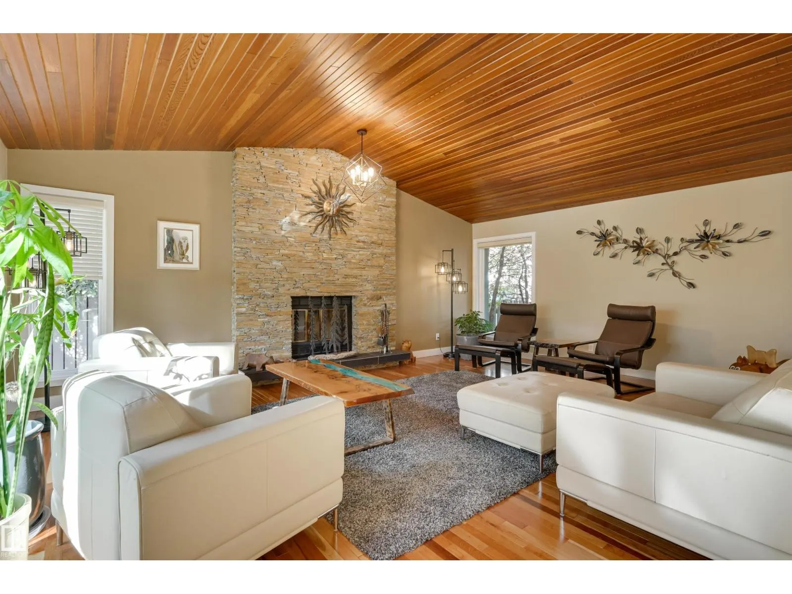 17623 53 AV NW