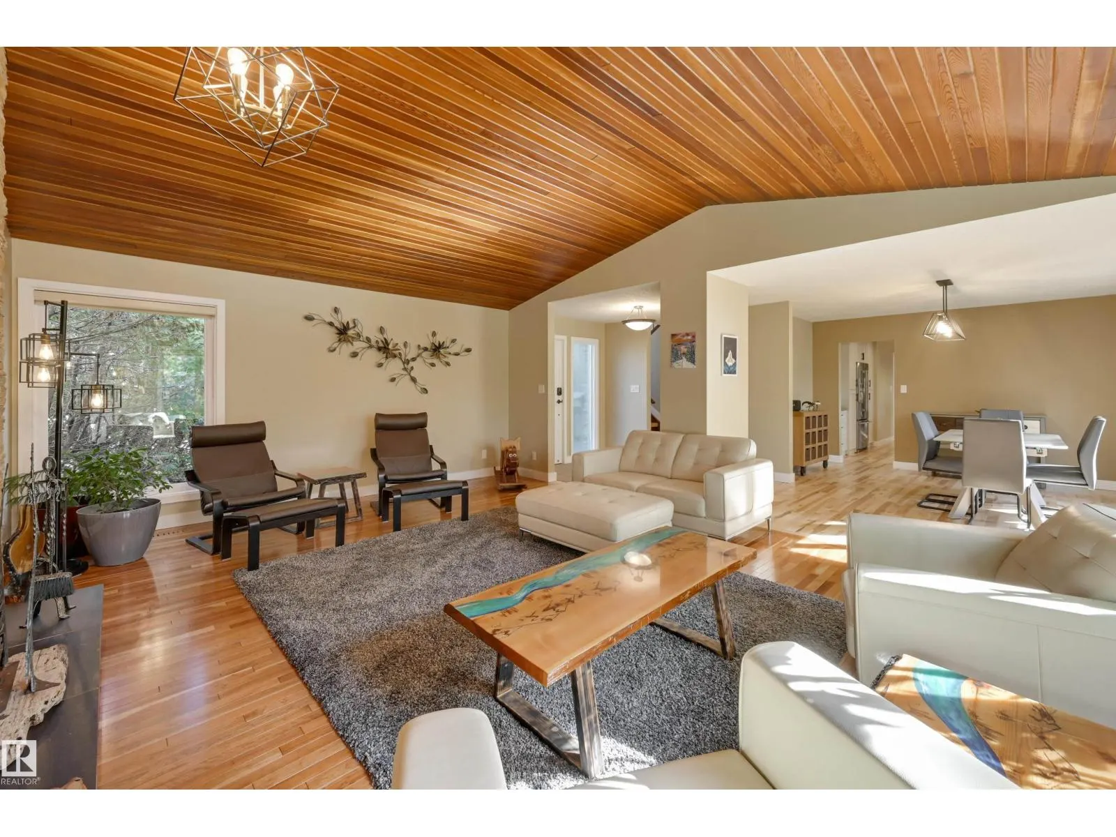 17623 53 AV NW
