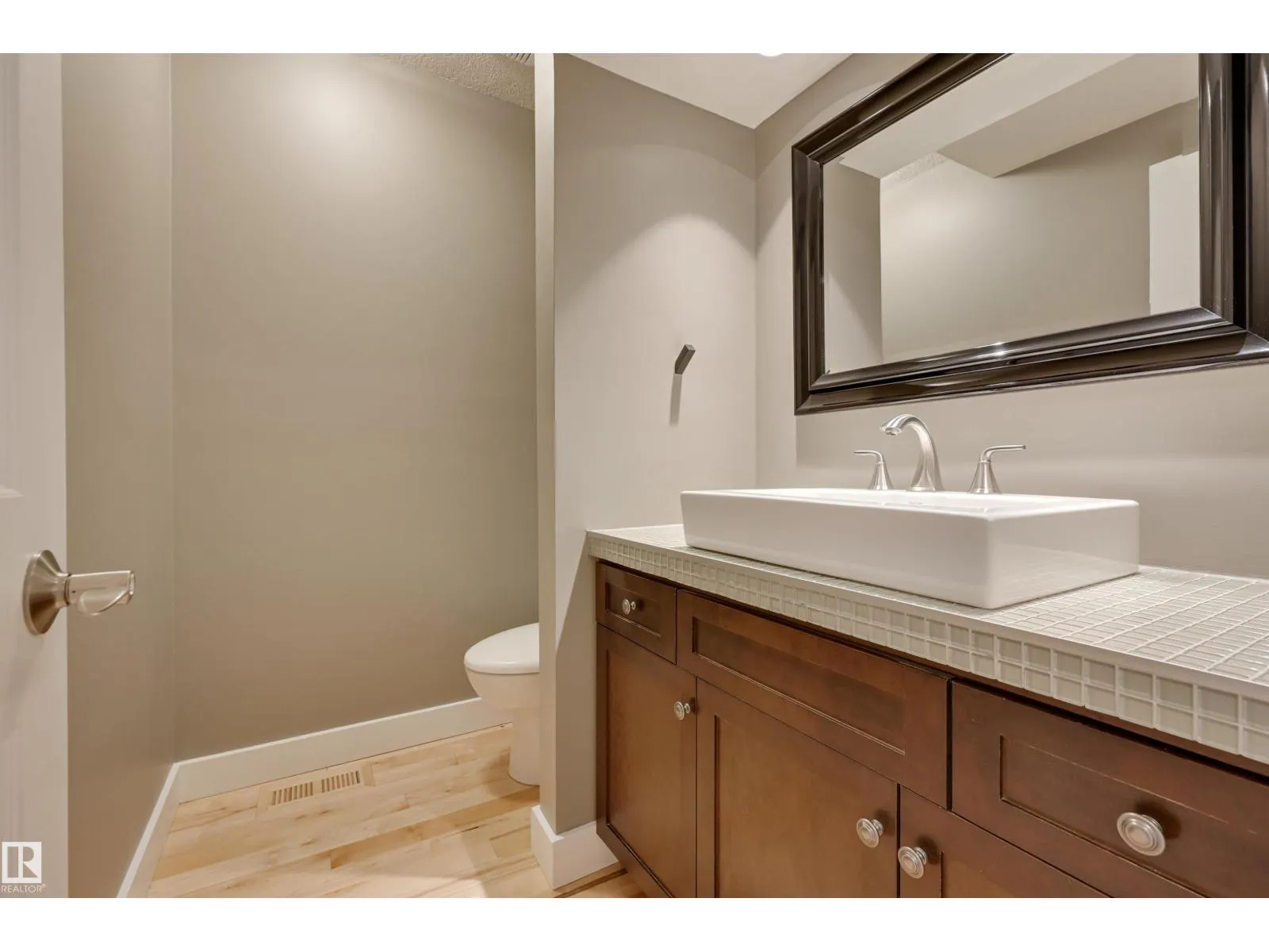 17623 53 AV NW
