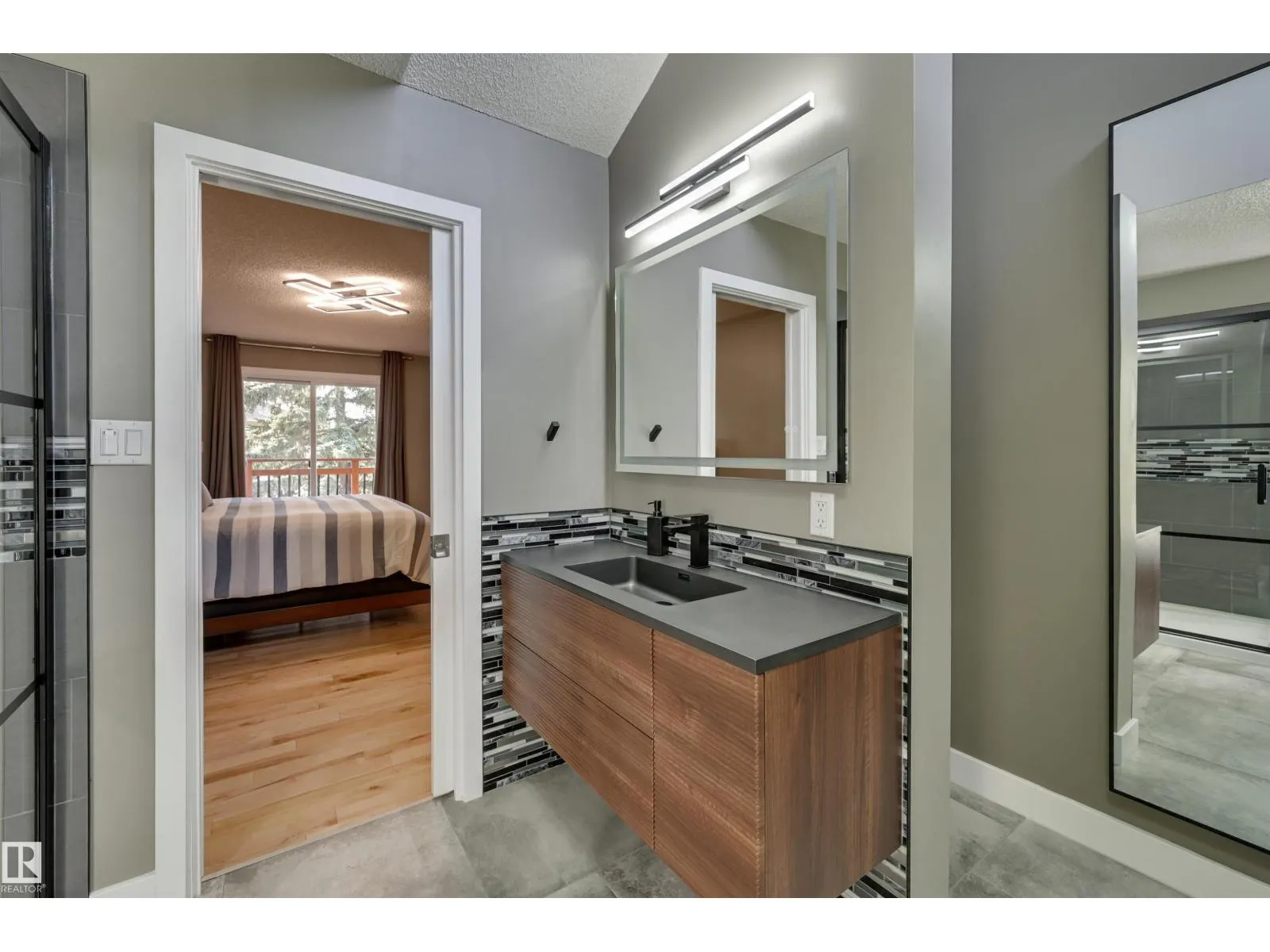 17623 53 AV NW