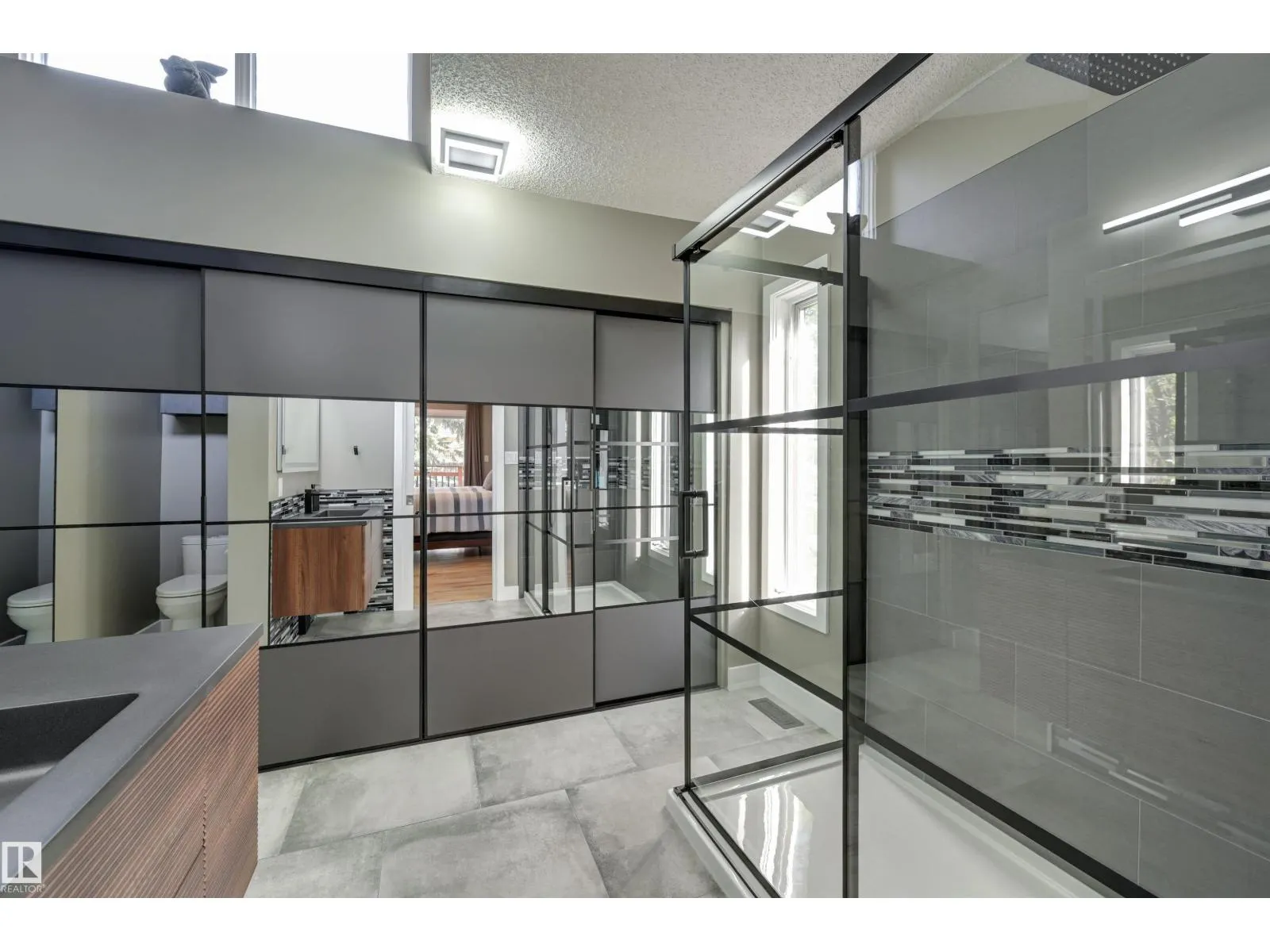 17623 53 AV NW