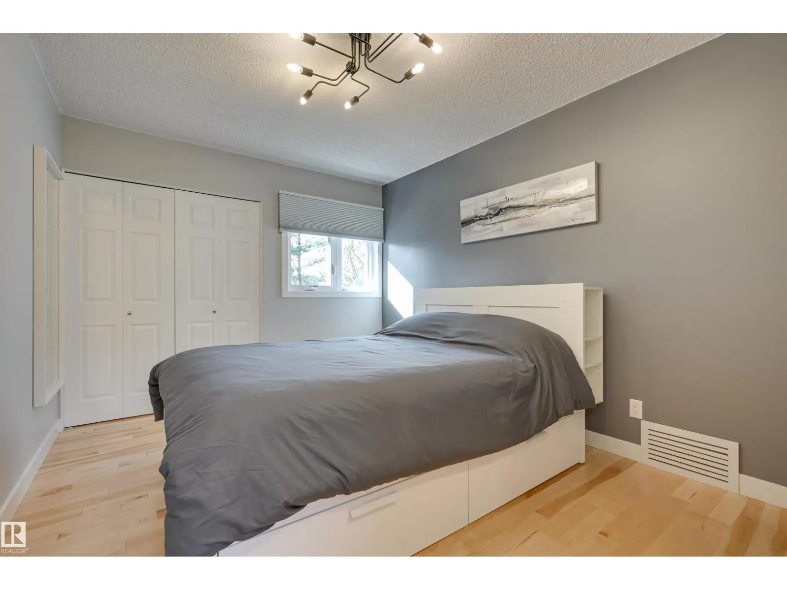 17623 53 AV NW