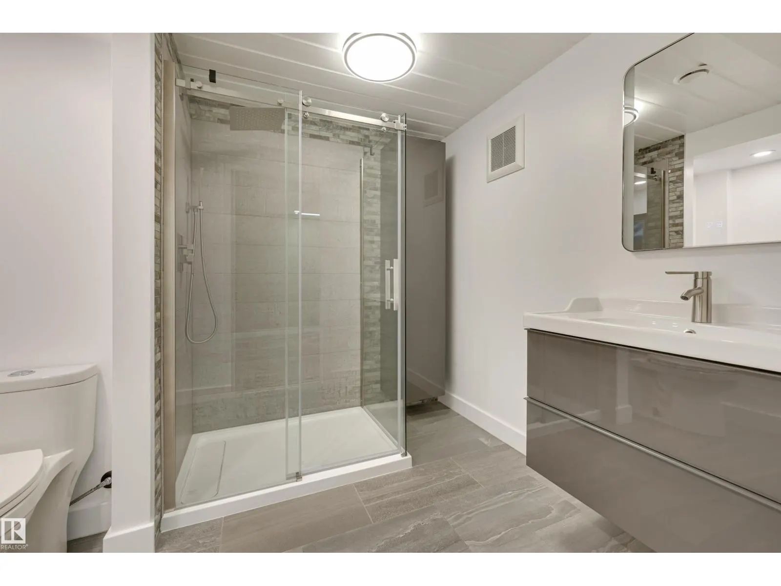 17623 53 AV NW