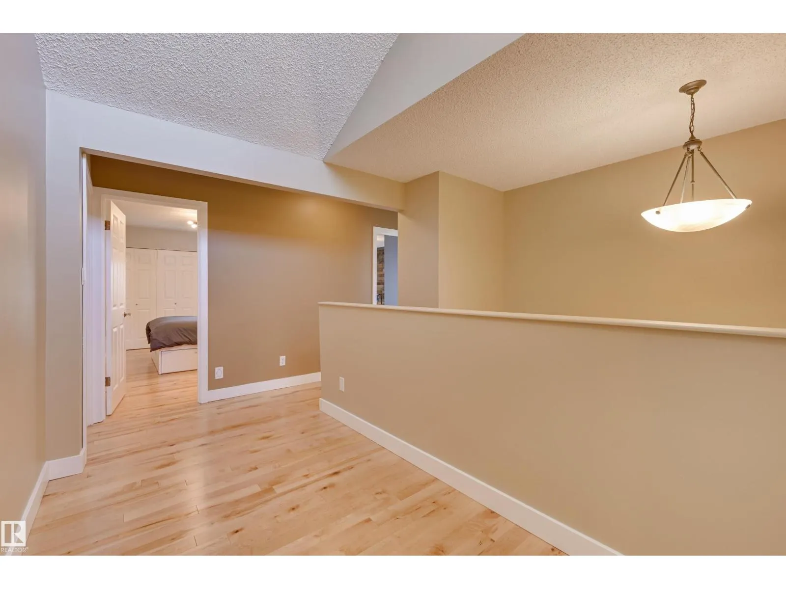 17623 53 AV NW